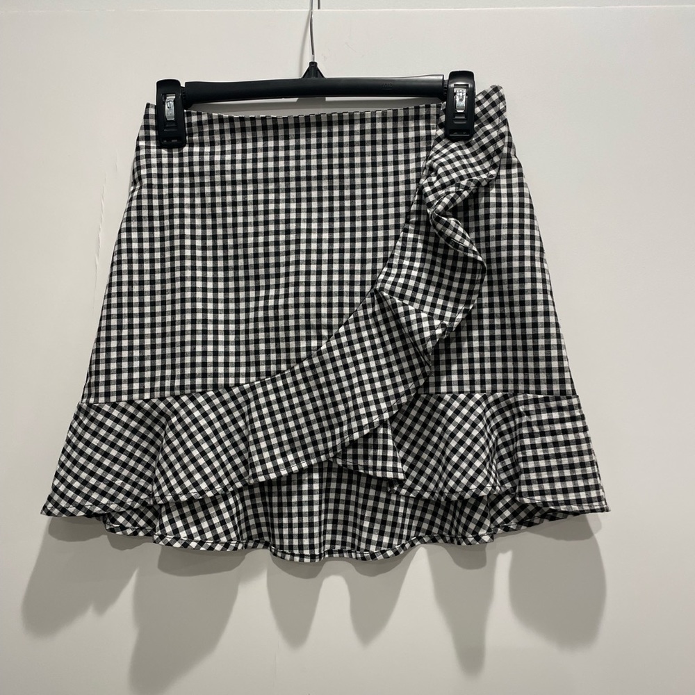 Forever 21 Plaid Ruffle Trim Mini Skirt black & white
